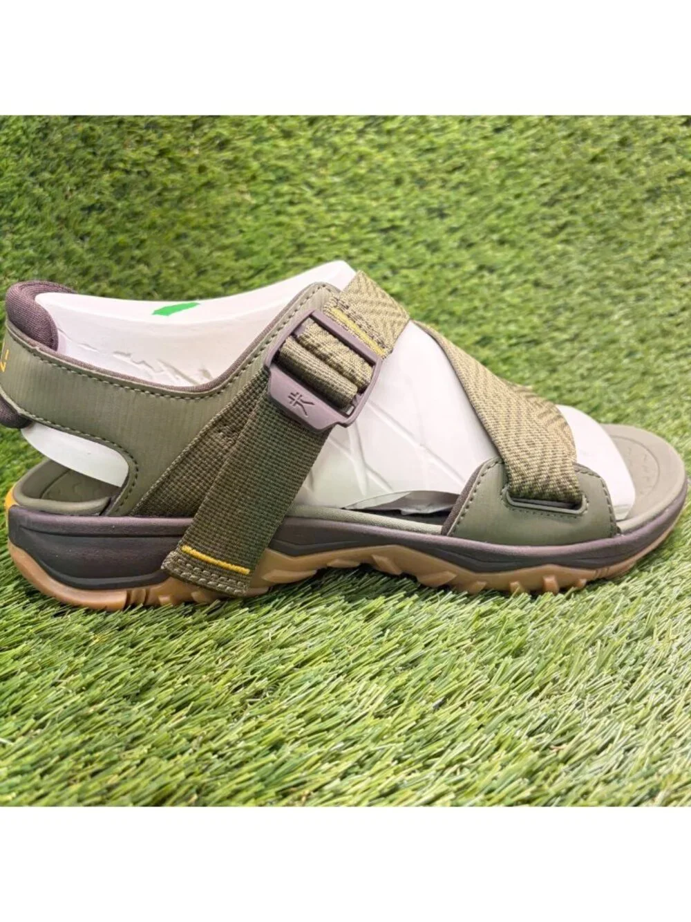 Kuru Current Mens Size 9 Olive Green Gum Beach Walking Outdoor Strappy Sandals